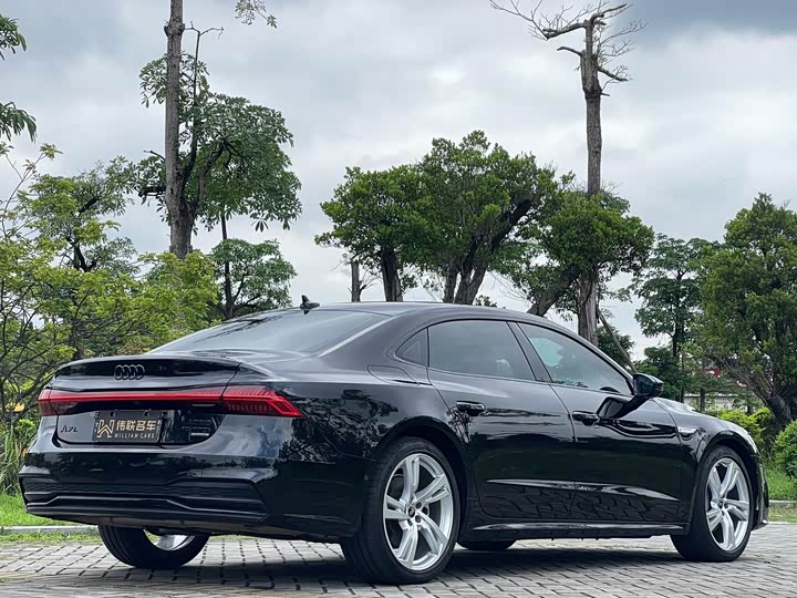 Фото 6 - Audi A7L