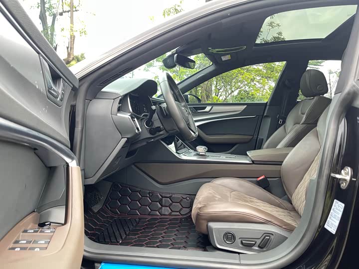 Фото 7 - Audi A7L