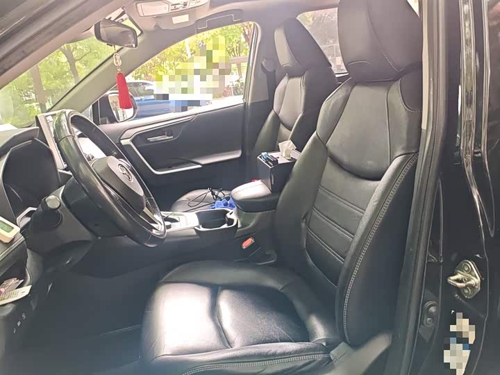 Photo 8 - Toyota RAV4