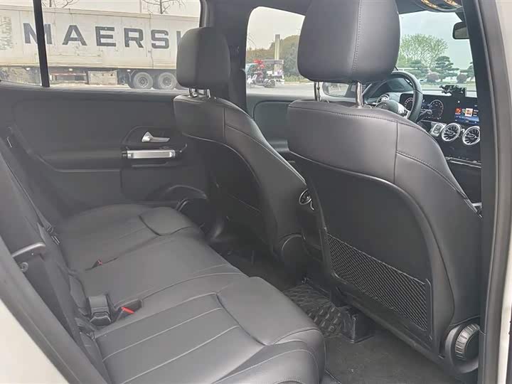 Фото 8 - Mercedes-Benz GLB-Class