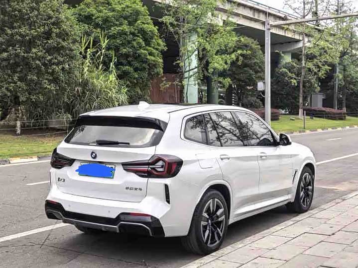 Фото 4 - BMW iX3