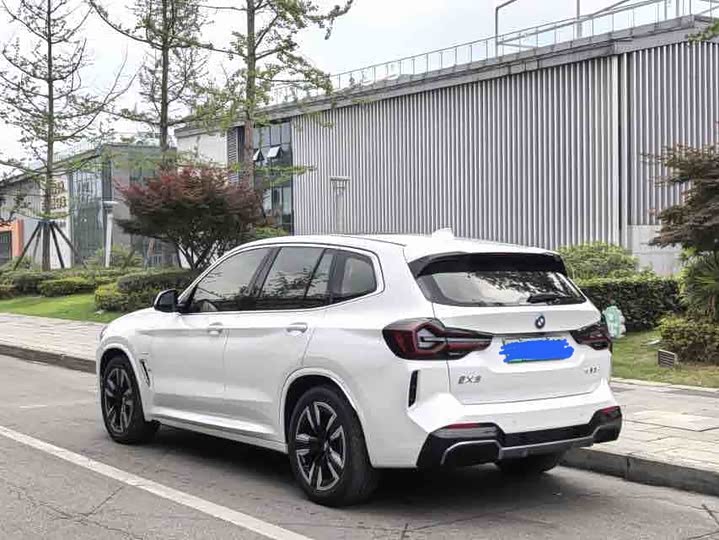 Фото 6 - BMW iX3
