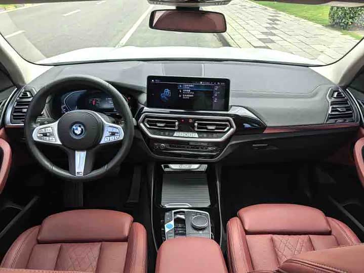 Фото 9 - BMW iX3