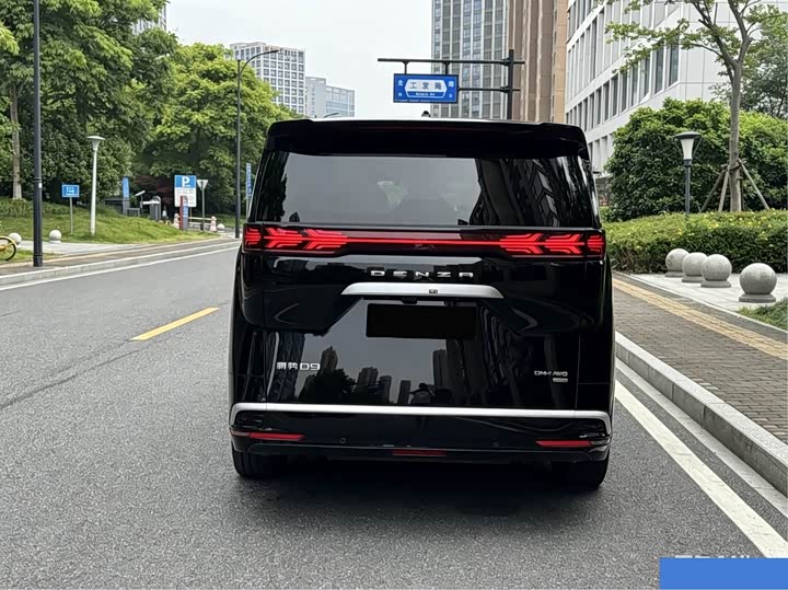 Denza D9 2025 2025款 DM-i 智驾版 1020 四驱尊荣型