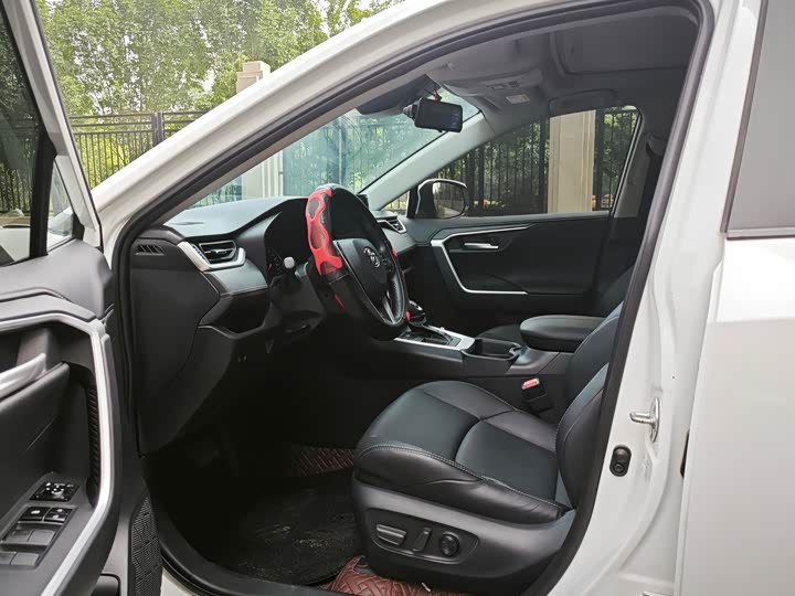 Фото 3 - Toyota Wildlander