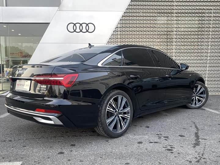 Фото 4 - Audi A6L