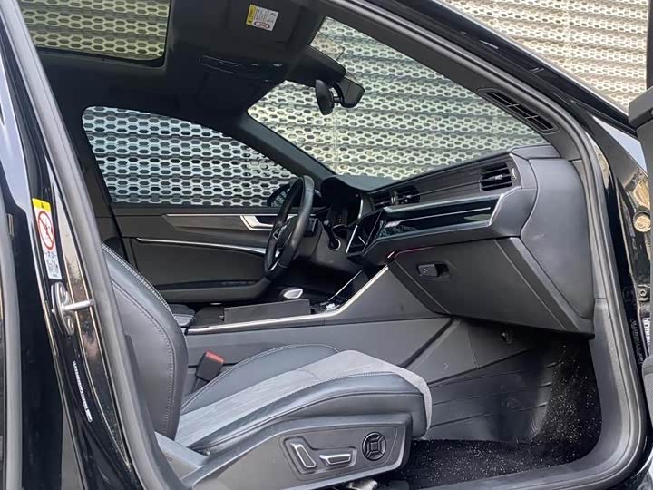 Фото 8 - Audi A6L
