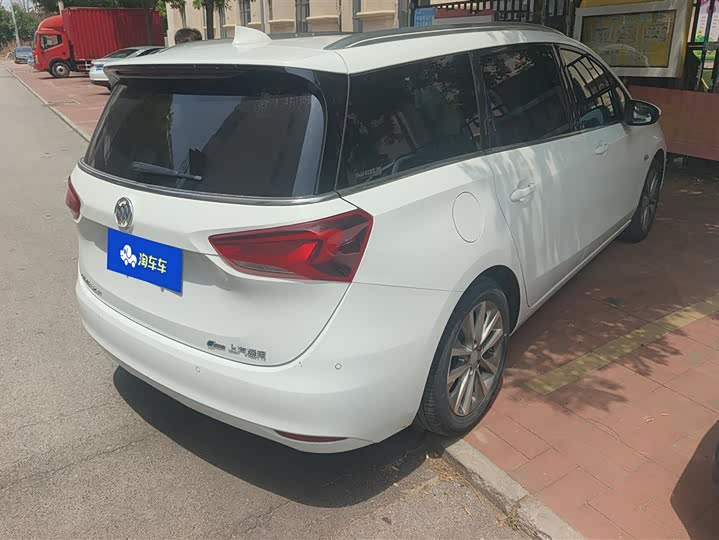 Photo 3 - Buick GL6