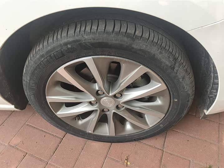 Photo 6 - Buick GL6