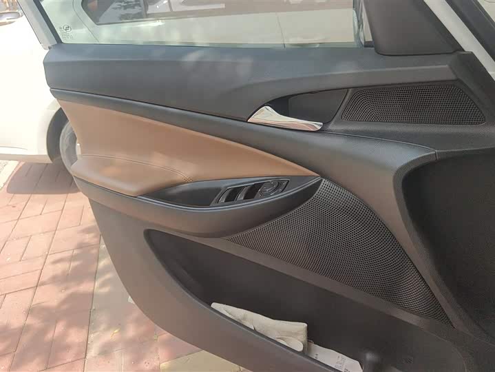 Photo 7 - Buick GL6