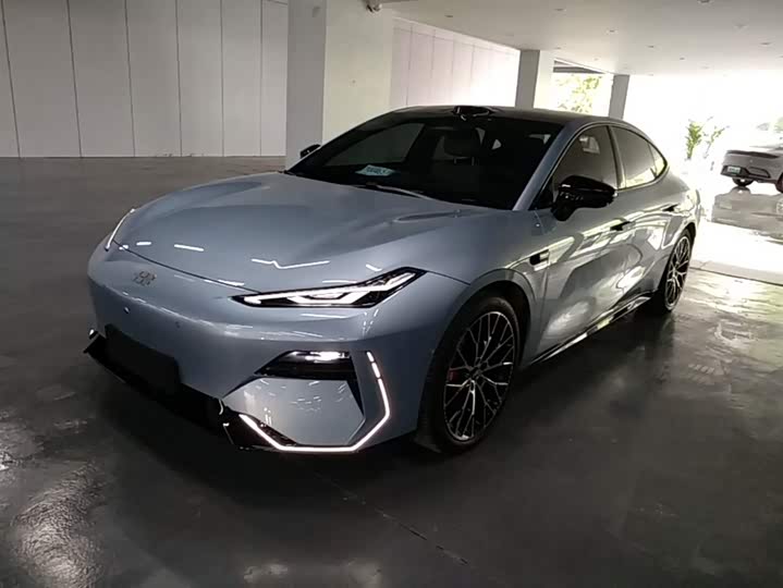 Geely Galaxy E8 2025 2025款 620km 四驱星舰激光雷达智驾版