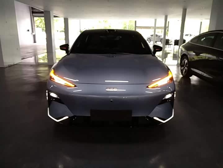 Geely Galaxy E8 2025 2025款 620km 四驱星舰激光雷达智驾版