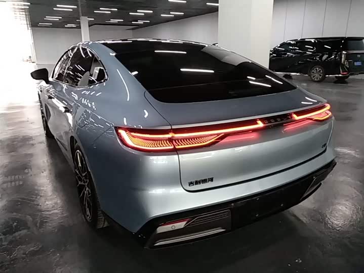 Geely Galaxy E8 2025 2025款 620km 四驱星舰激光雷达智驾版