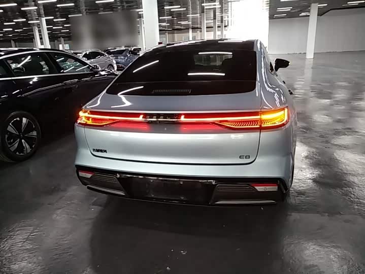 Geely Galaxy E8 2025 2025款 620km 四驱星舰激光雷达智驾版