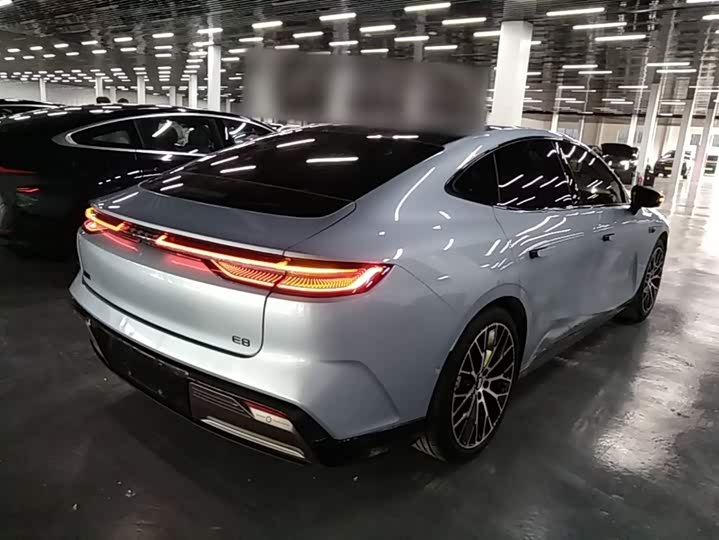 Geely Galaxy E8 2025 2025款 620km 四驱星舰激光雷达智驾版