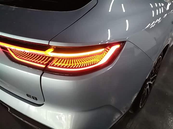 Geely Galaxy E8 2025 2025款 620km 四驱星舰激光雷达智驾版