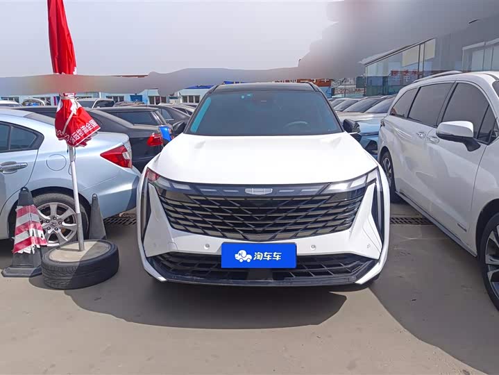 Фото 2 - Geely Atlas L