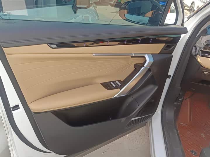 Фото 7 - Geely Atlas L