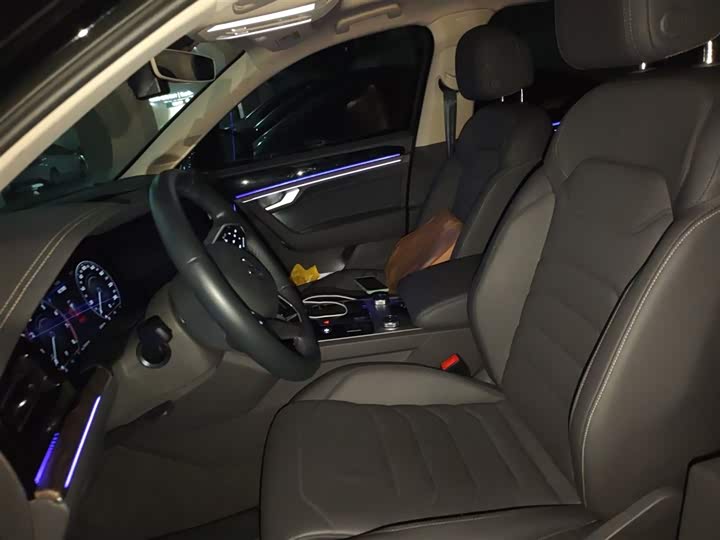 Фото 8 - Volkswagen Touareg