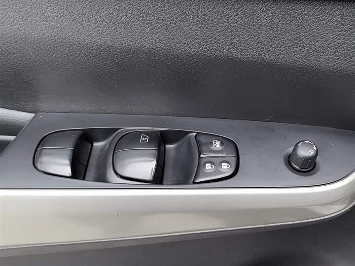 Nissan Terra 2020 2020款 2.5L XL Upper 自动两驱豪华版