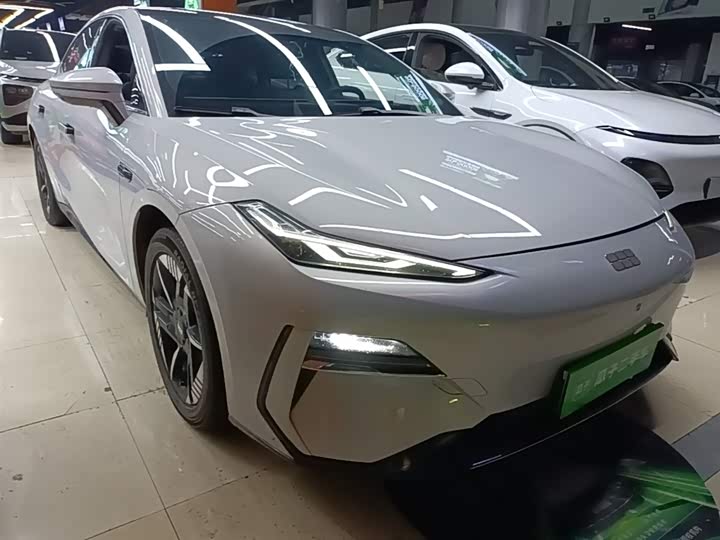 Фото 4 - Geely Galaxy E8