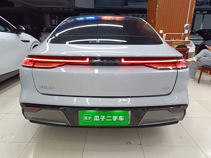 Фото 6 - Geely Galaxy E8