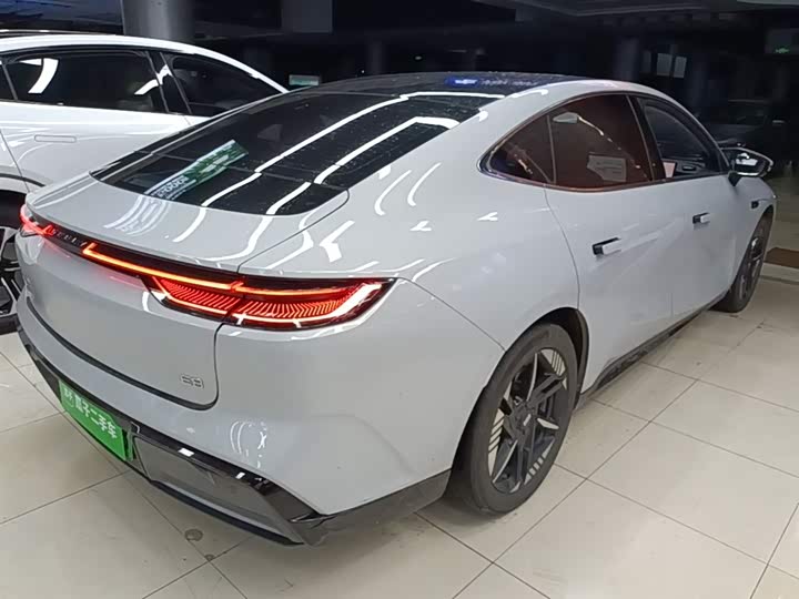 Фото 7 - Geely Galaxy E8