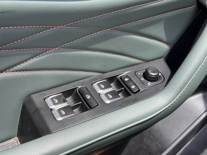 Geely Okavango L 2024 2024款 2.0T DCT尊贵型