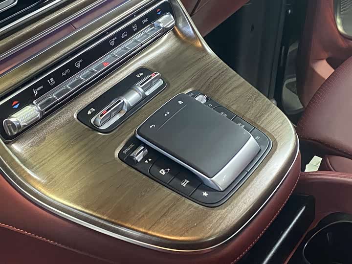 Фото 5 - Mercedes-Benz V-Class