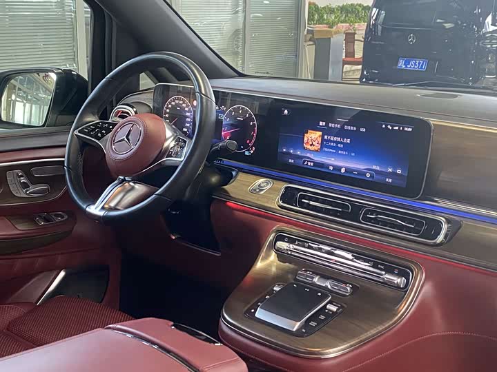 Фото 9 - Mercedes-Benz V-Class