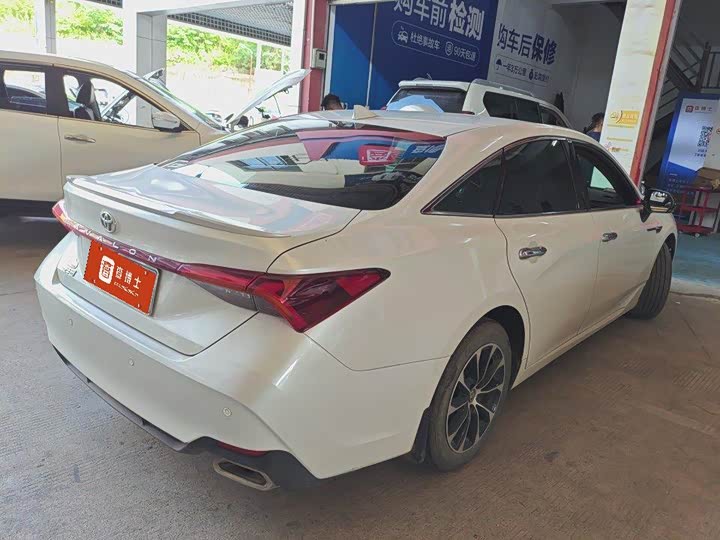 Фото 2 - Toyota Avalon