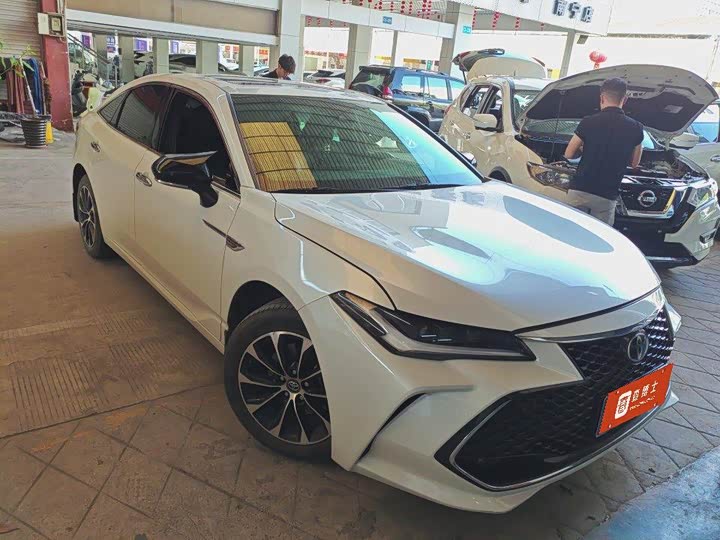 Фото 3 - Toyota Avalon