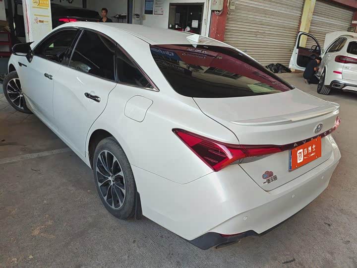 Фото 4 - Toyota Avalon