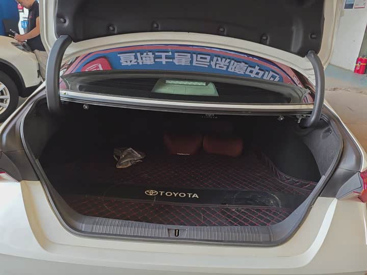 Фото 6 - Toyota Avalon