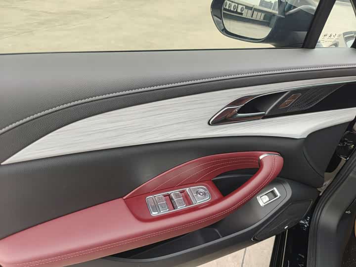 Hongqi H5 2025 2025款 2.0T 自动玄影版
