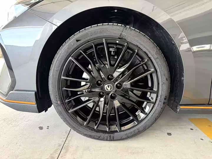 Changan UNI-V 2025 2025款 第三代 1.5T 500Bar尊贵运动型