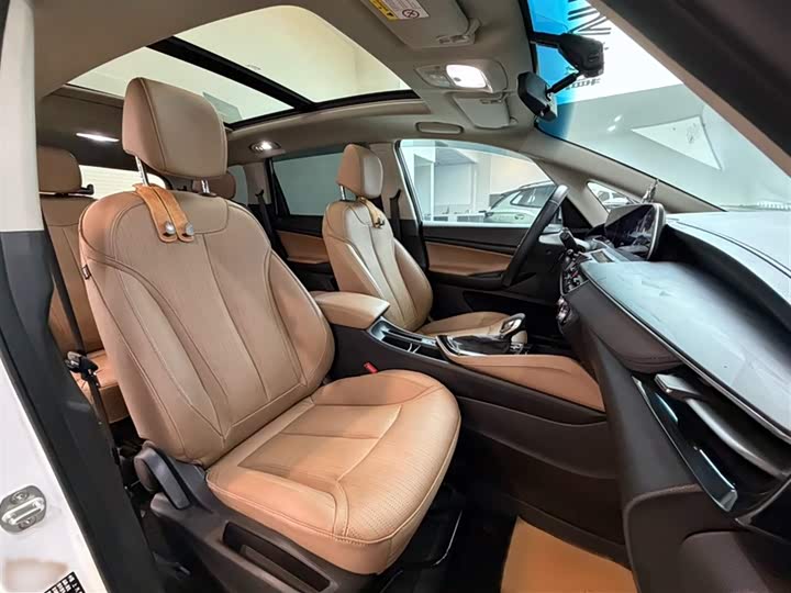 Photo 6 - Buick GL6
