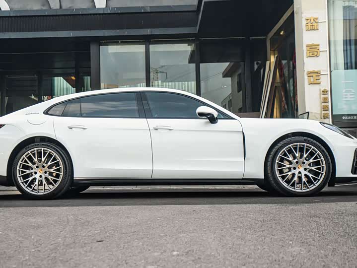 2026 Porsche Panamera