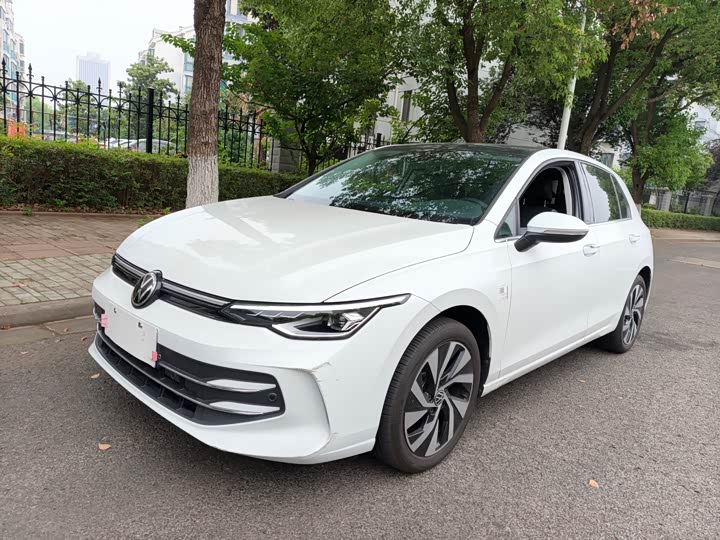 2025 Volkswagen Golf