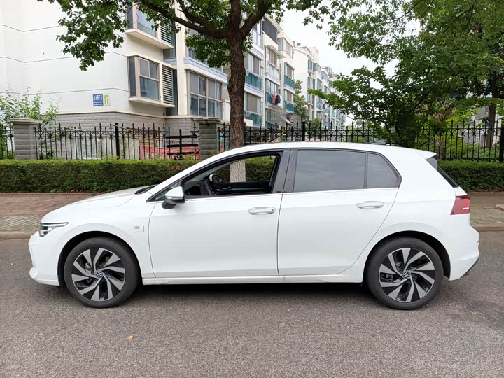 2025 Volkswagen Golf