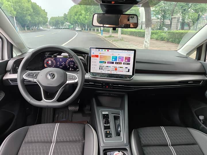 2025 Volkswagen Golf