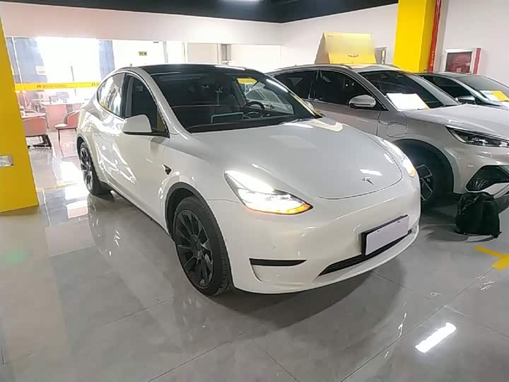 Photo 4 - Tesla Model Y