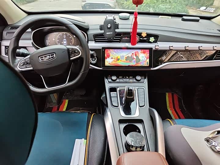 Фото 6 - Geely Atlas