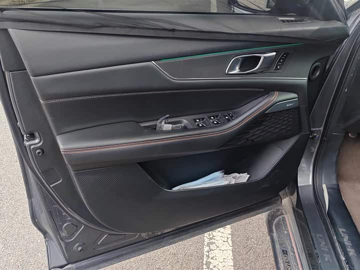 Фото 7 - Changan UNI-K Hybrid