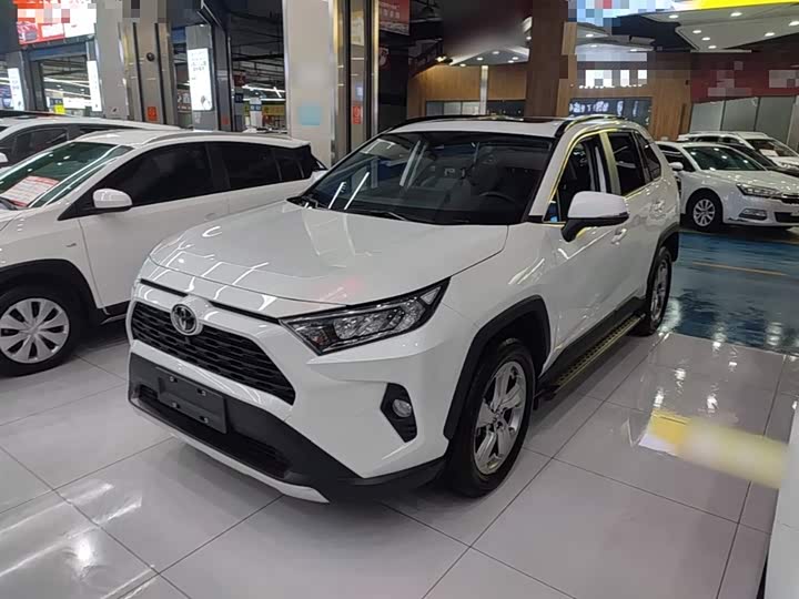 Фото 2 - Toyota RAV4