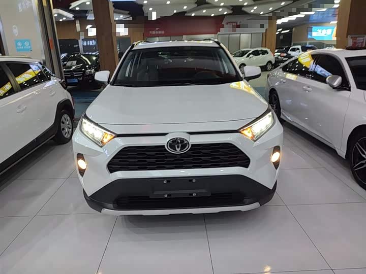 Фото 3 - Toyota RAV4