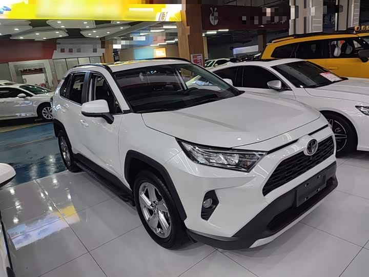 Фото 4 - Toyota RAV4