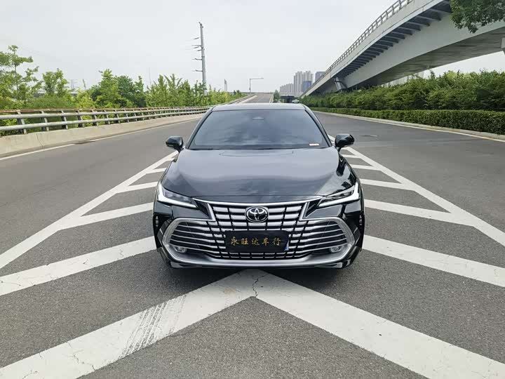 Фото 2 - Toyota Avalon