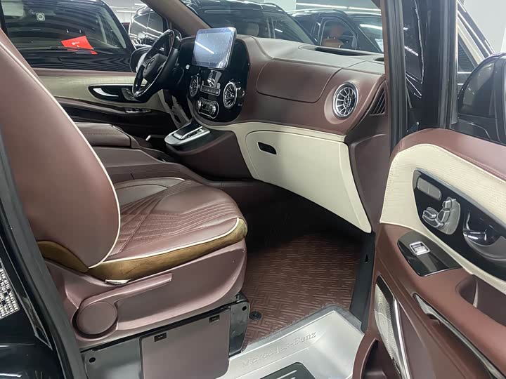 Фото 5 - Mercedes-Benz V-Class