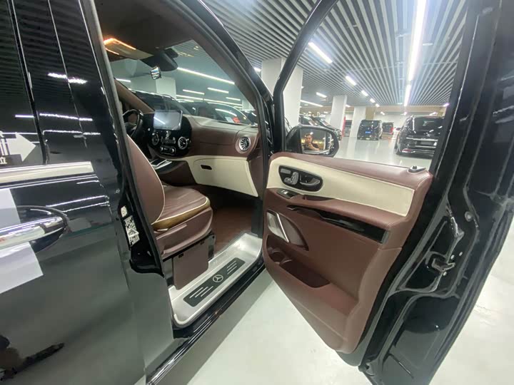 Фото 6 - Mercedes-Benz V-Class
